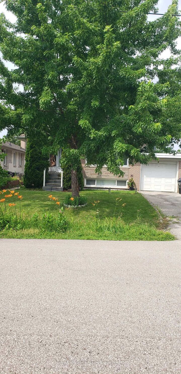 Property Photo: 26 Nipissing Drive ON M9B 4V5