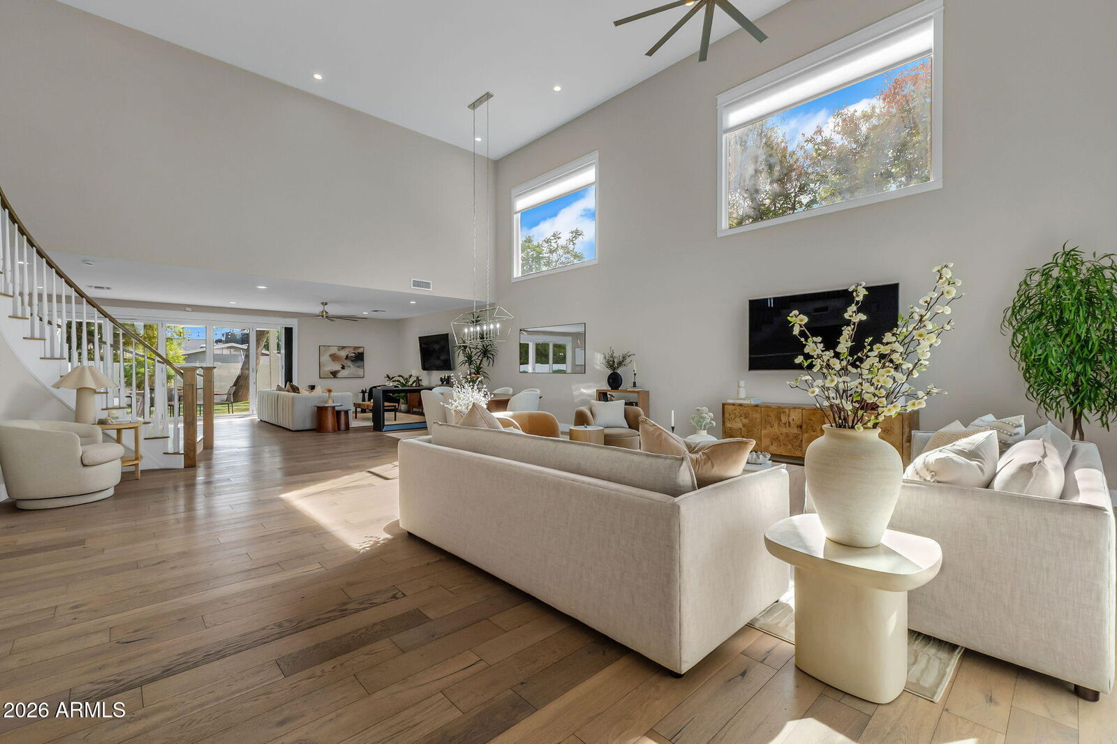 Property Photo: 3913 E Devonshire Avenue AZ 85018