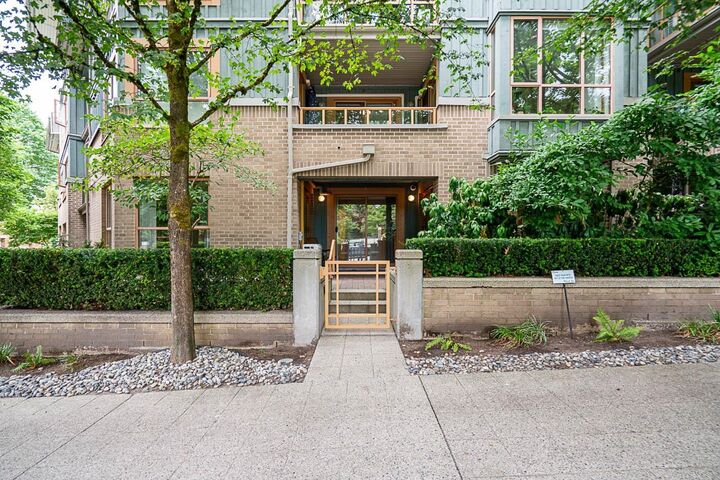 285 Newport Drive 111 — photo 1
