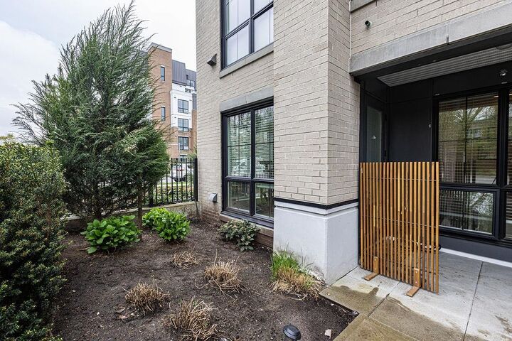 8379 201 Street 107 — photo 1