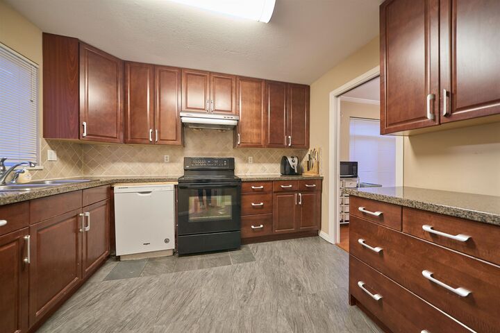 Property Photo: 9700 Blundell Road 4 BC V6Y 1K6