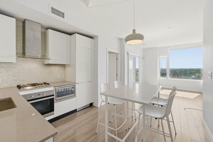 Property Photo:  1283 Howe Street 3605  BC V6Z 0E3 
