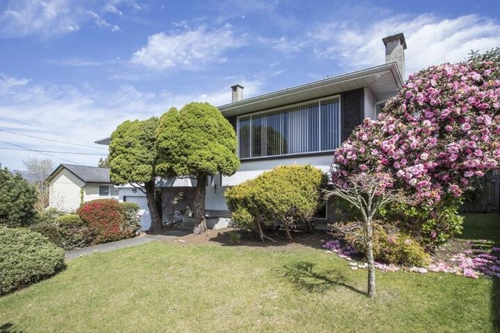 1470 June Crescent — photo 1