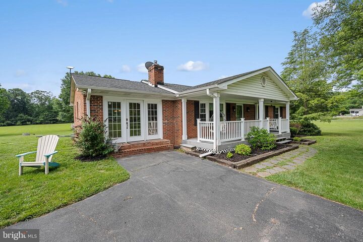 Property Photo: 43581 Lost Corner Road VA 20176