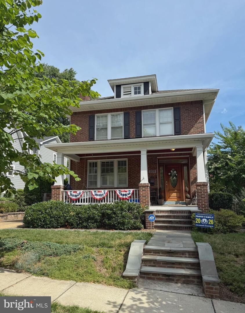 Property Photo: 109 W Maple Street VA 22301