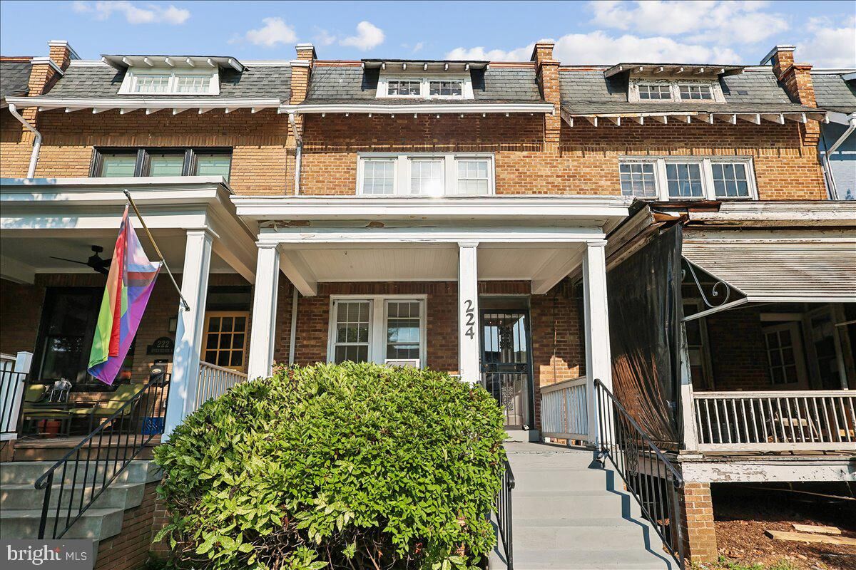 Property Photo:  224 17th Street NE  DC 20002 