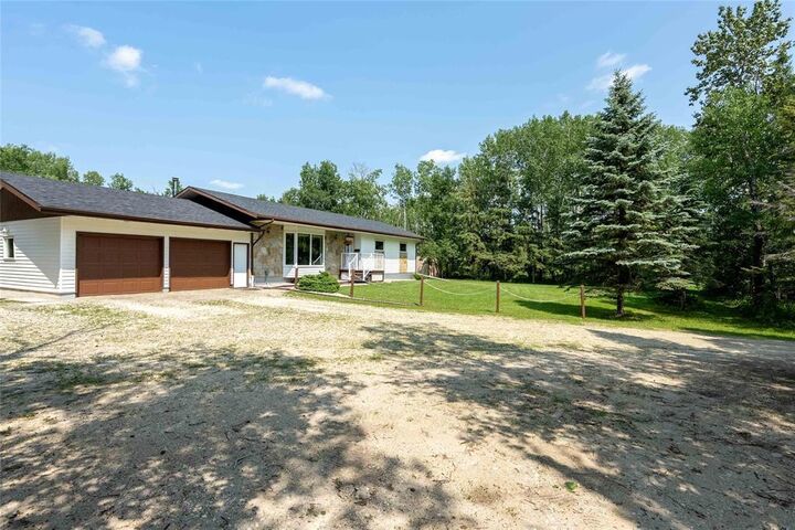 Property Photo:  40 Birchview Drive  MB R0E 0A0 