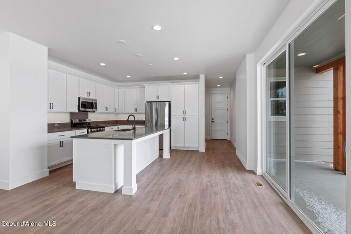 Property Photo:  651 Moscow St  ID 83864 