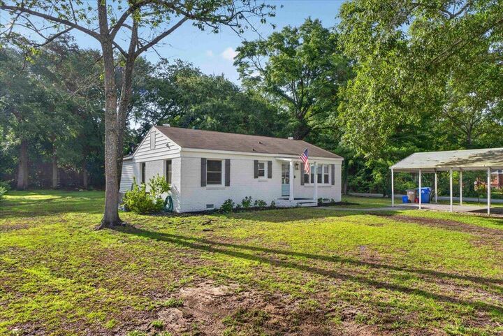 Property Photo:  1060 Pauline Avenue  SC 29412 