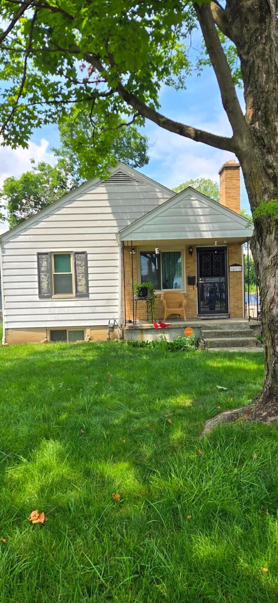 Property Photo: 153 S Weyant Avenue OH 43213