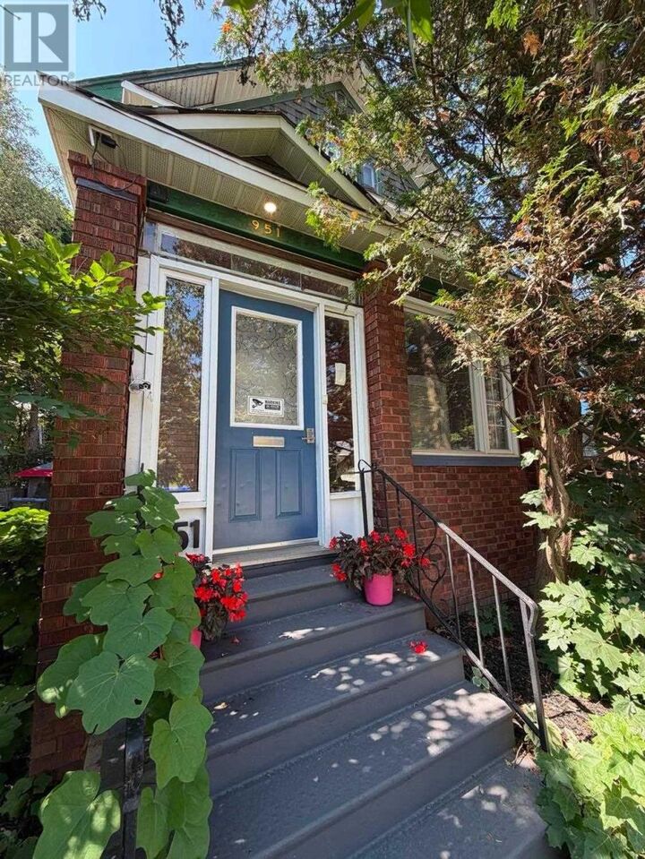 951 Wellington St E — photo 1