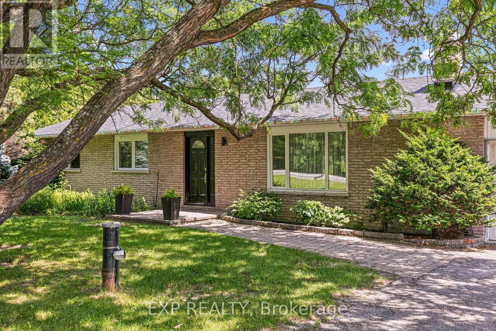 Property Photo: 10 Queen Anne Crescent ON K2C 3H1