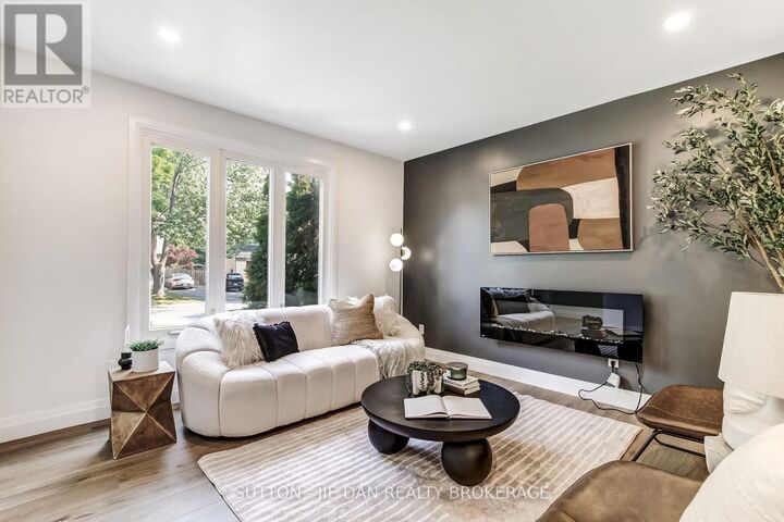 Property Photo: 39 Inverary Road ON N6G 3L5