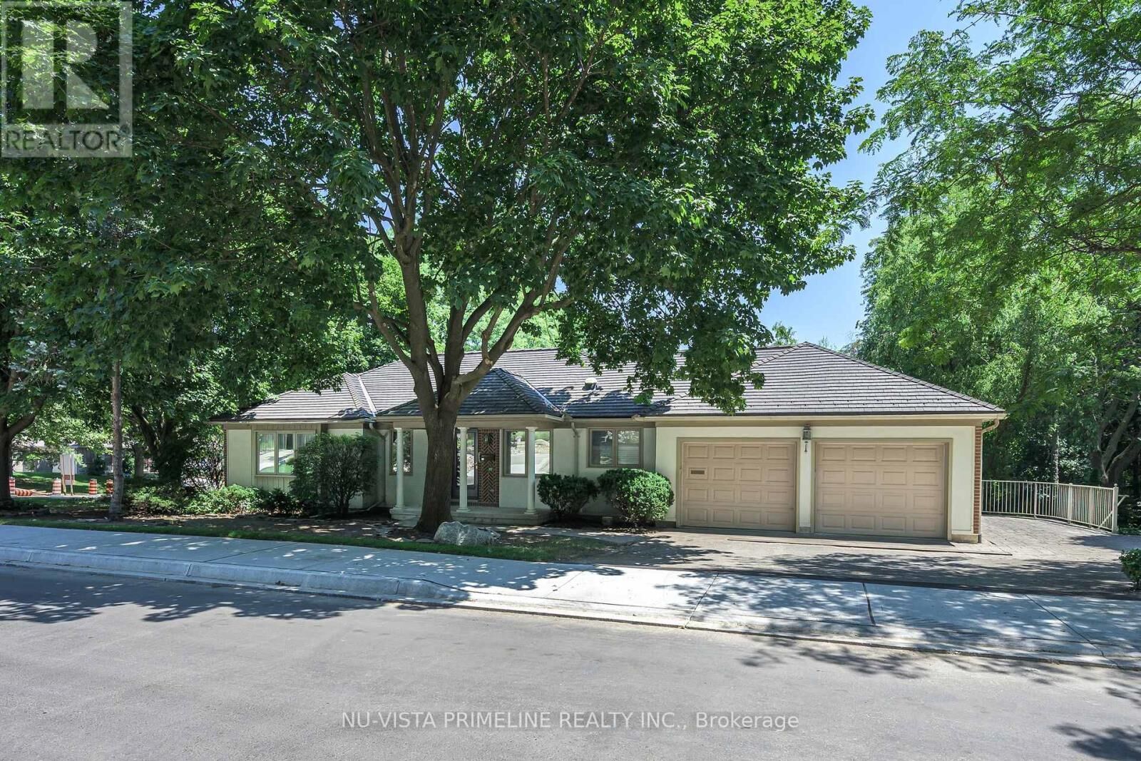Property Photo: 98 Shavian Boulevard ON N6G 2P3