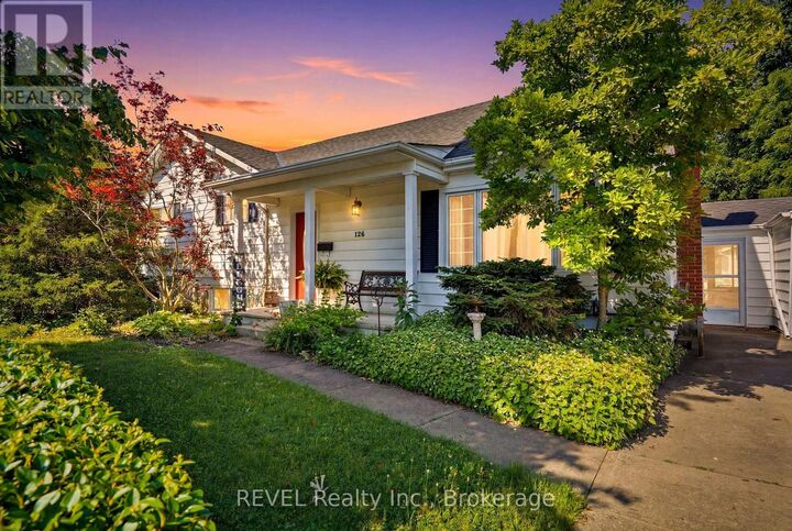 Property Photo:  136 Powerview Avenue  ON L2S 1X4 