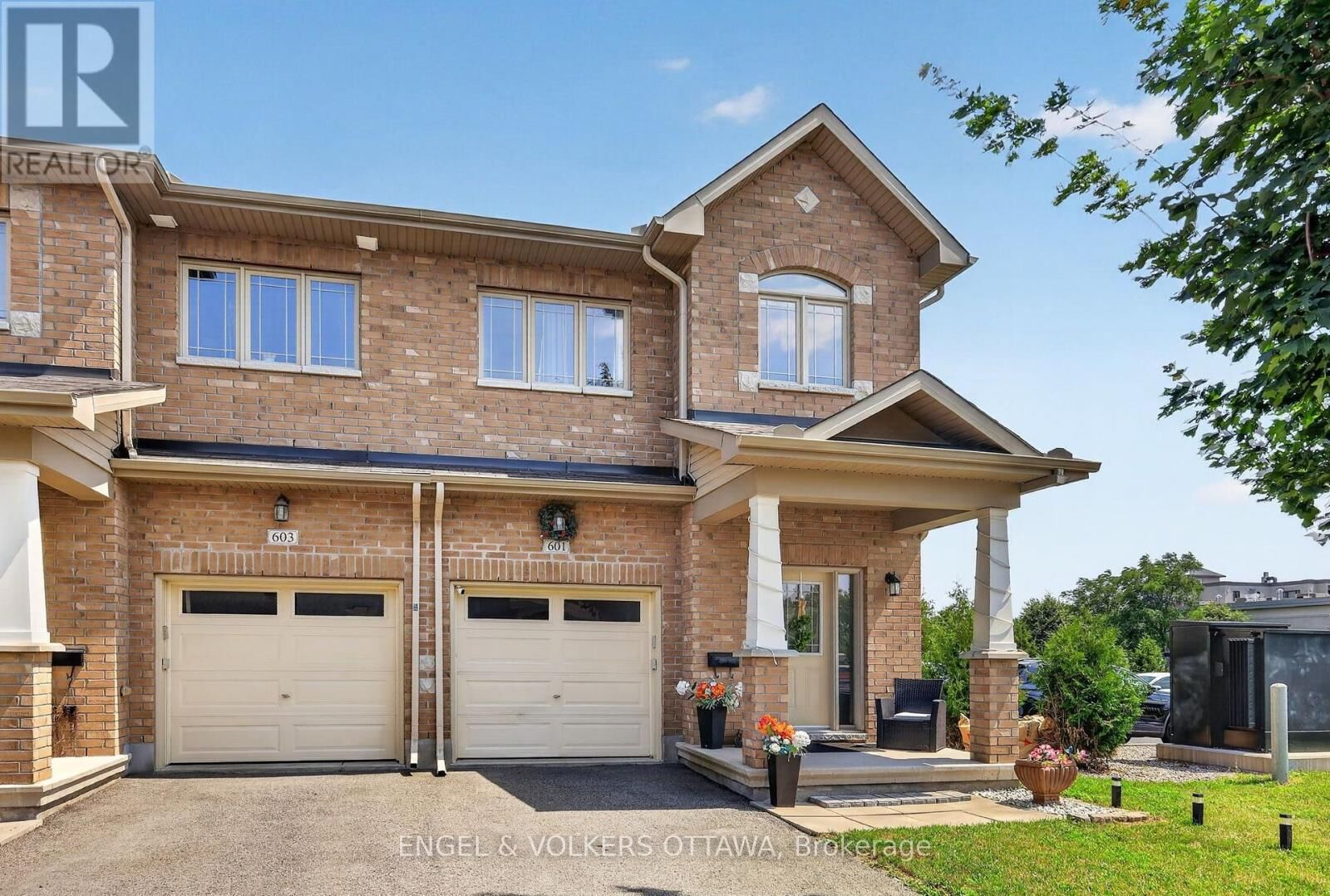Property Photo: 601 Via Campanale Avenue ON K2J 4A2