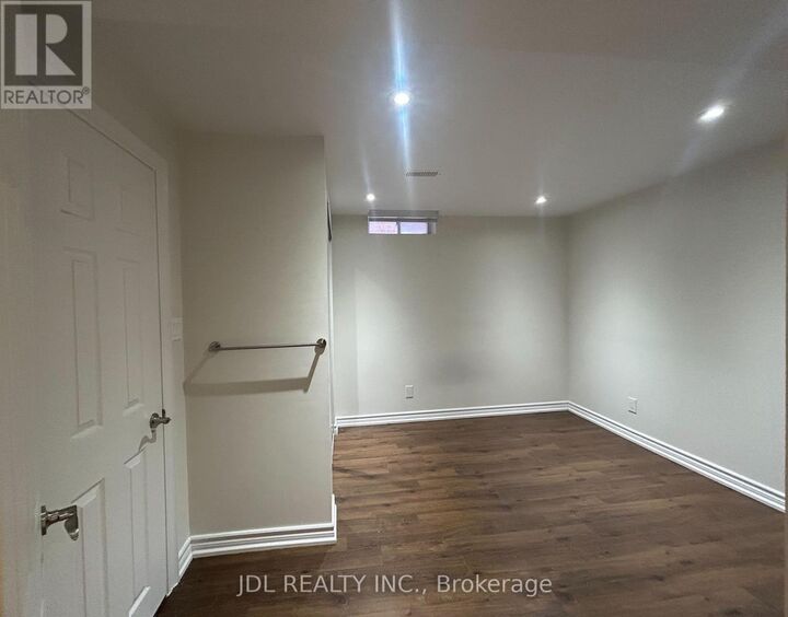 Property Photo: 36 Bendamere Cres Crescent Bsmt ON L3P 6Y1