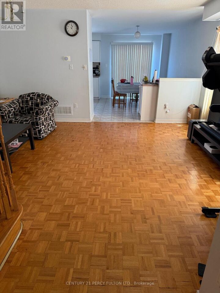 Property Photo: 658 Wildgrass Road ON L5B 4J5