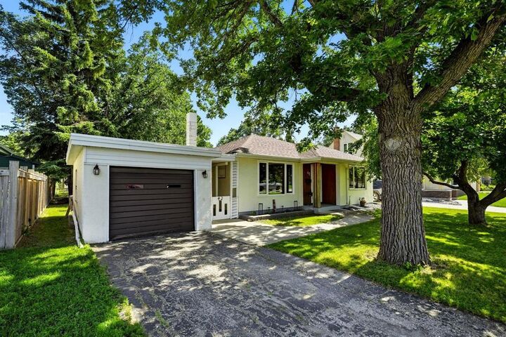 Property Photo: 42 Glen Avenue MB R2M 1V5