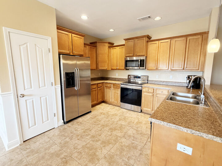 Property Photo: 402 Wych Circle FL 32536