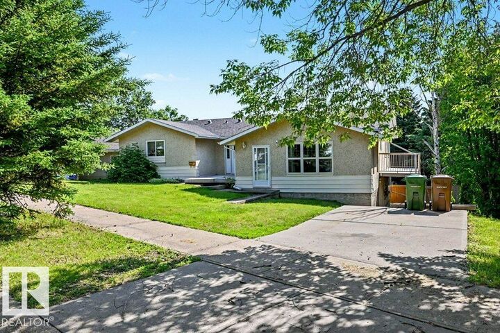 Property Photo:  26 Louisbourg Place  AB T8N 4L5 