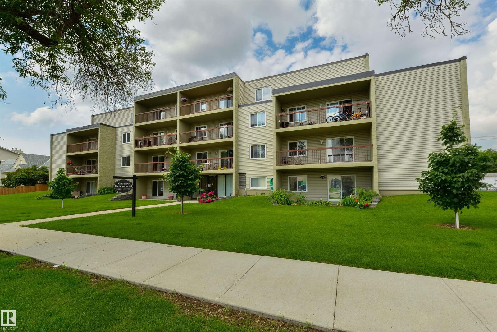 Property Photo: 11026 106 Street NW 401 AB T5H 2Y4