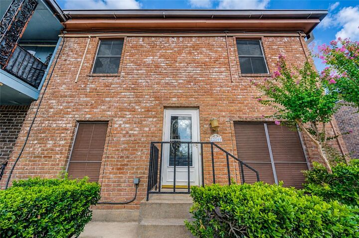 Property Photo:  830 Threadneedle Street 224  TX 77079 