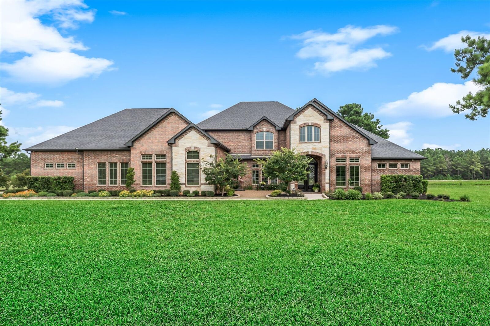 Property Photo: 9108 Ridgelake Court TX 77316