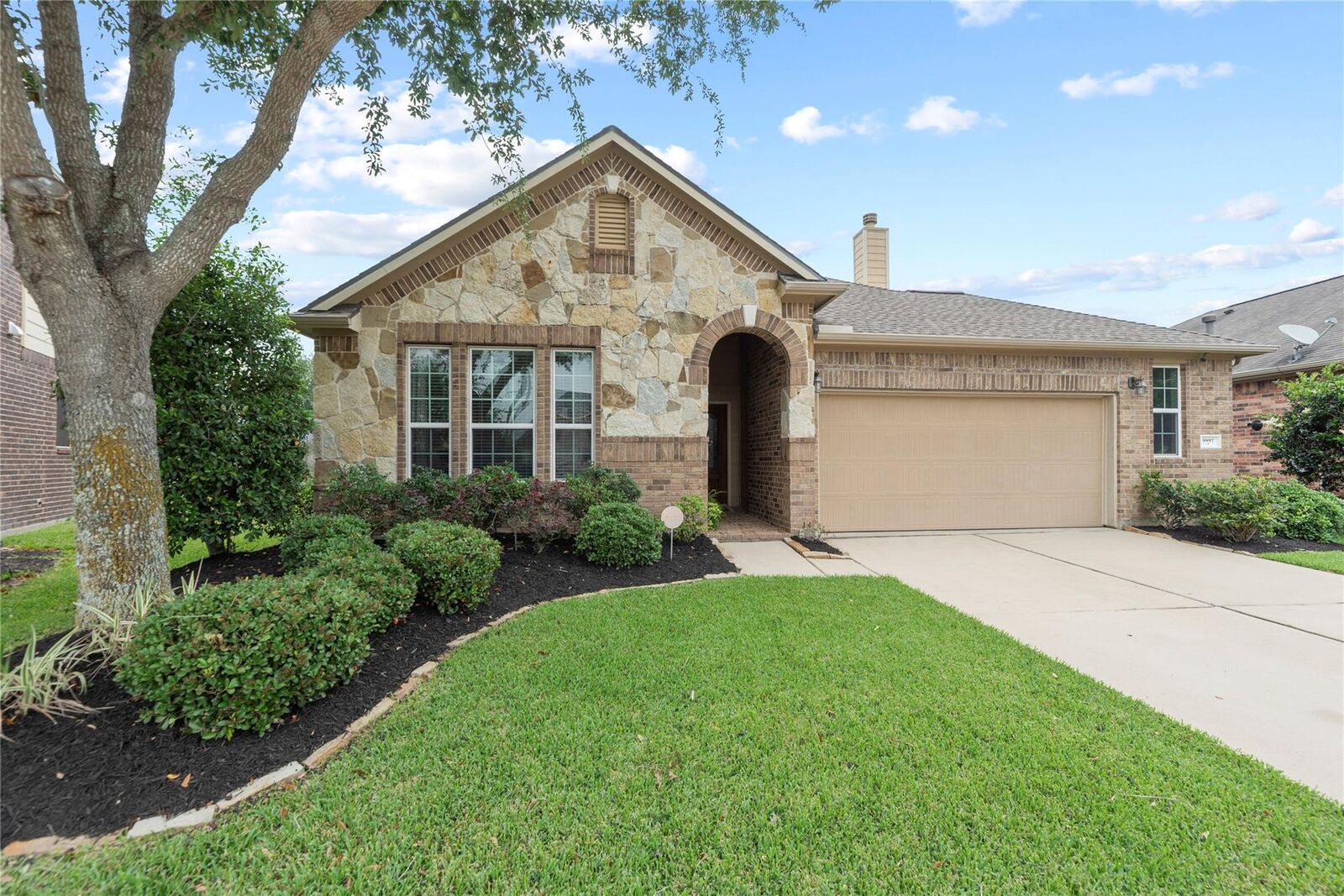 Property Photo: 9997 Willow Falls Lane TX 77423