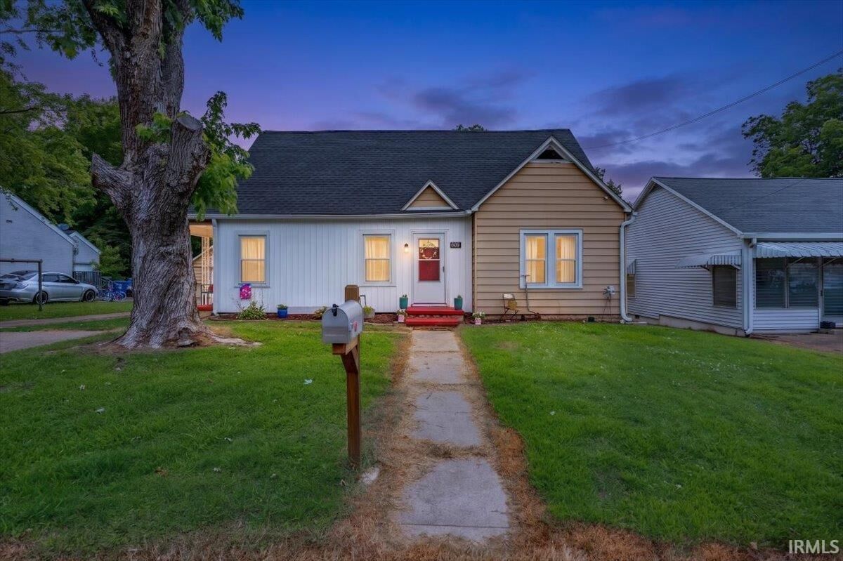 Property Photo:  609 Center Street  IN 47635-1515 
