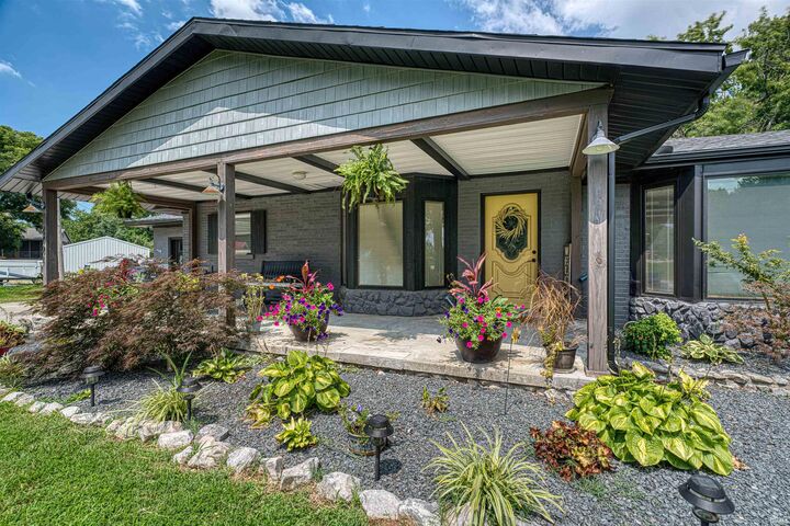 Property Photo:  2701 W Mill Road  IN 47720-1127 