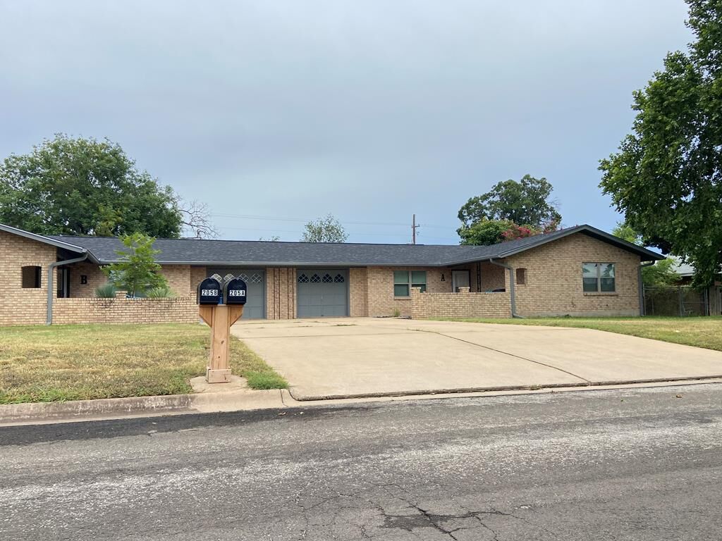 Property Photo: 205 A&Ampb N Manor Dr TX 78028