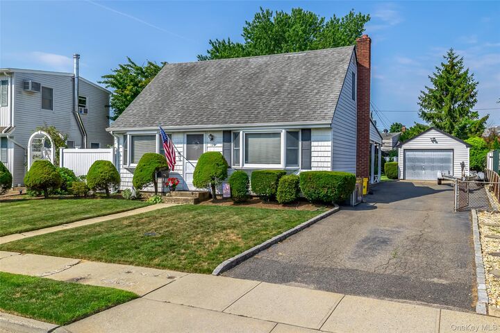 Property Photo:  190 Cottage Boulevard  NY 11801 