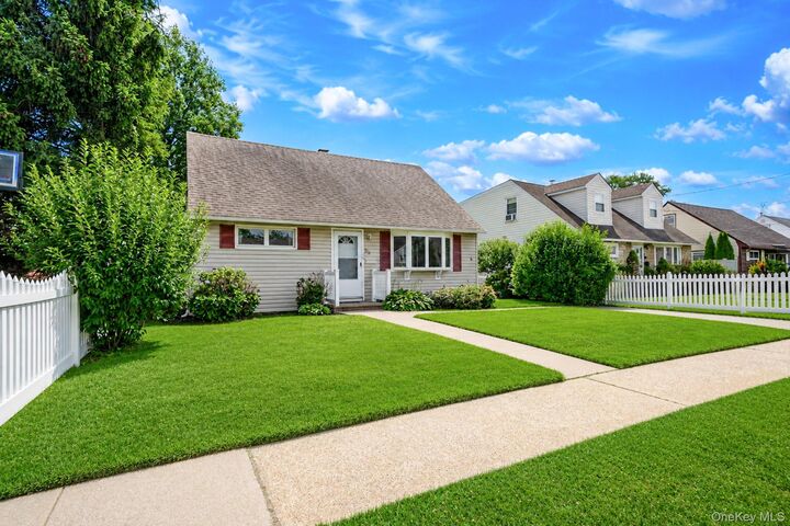 Property Photo:  112 Franklin Place  NY 11758 