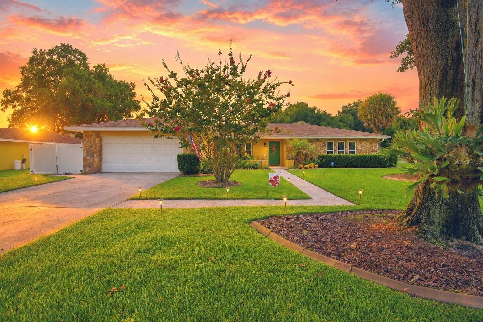 Property Photo: 902 Crestview Drive FL 33823