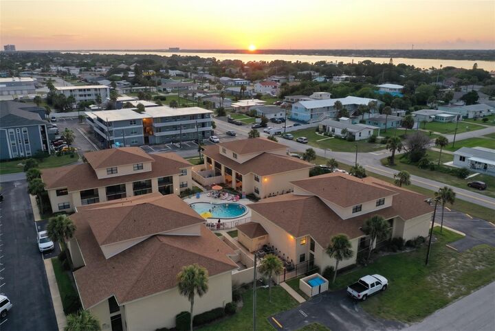 Property Photo: 100 Grant Avenue 24 FL 32118