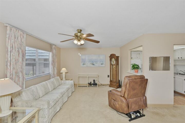 Property Photo:  1811 Bedford Lane 163  FL 33573 