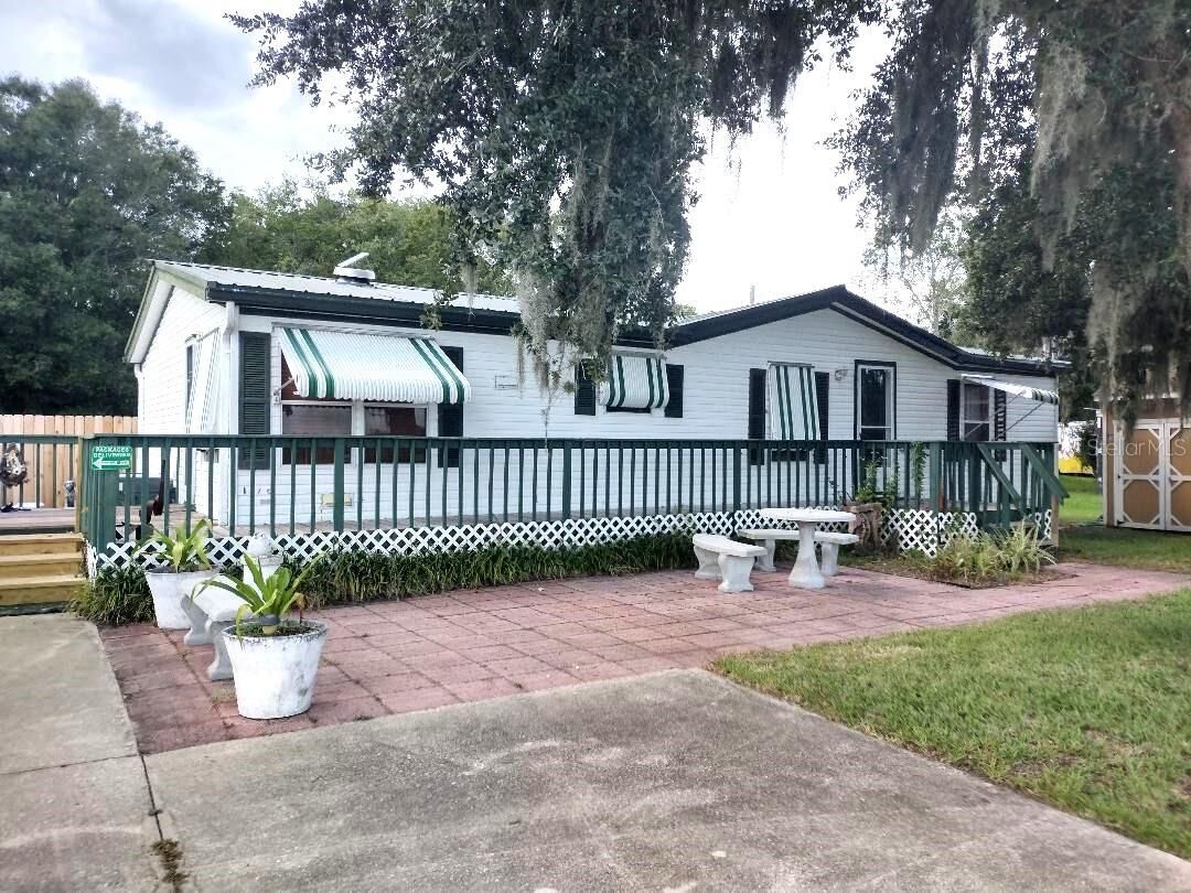 Property Photo: 1176 County Road 305 FL 32110