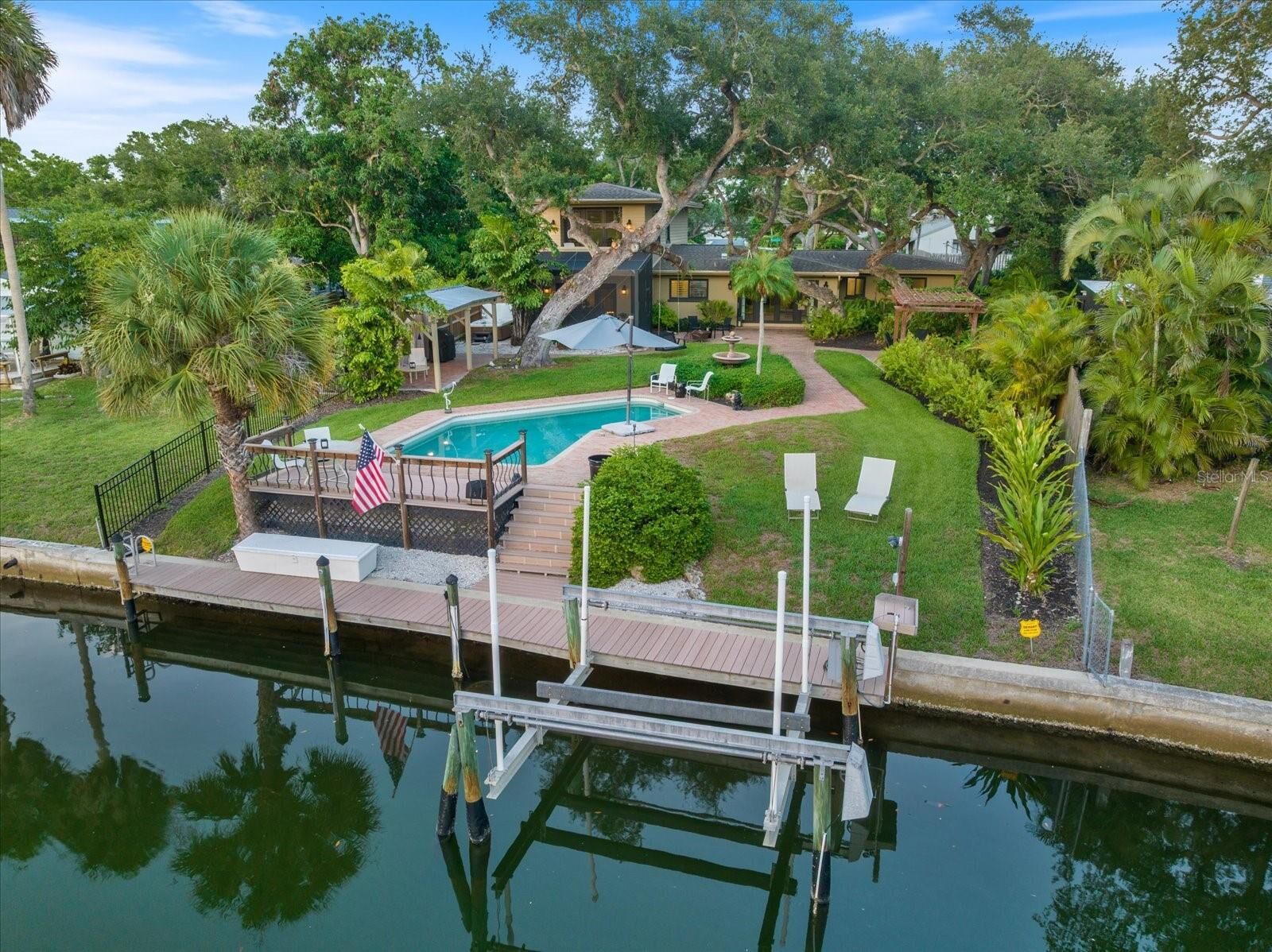 Property Photo: 1827 Baywood Drive FL 34231