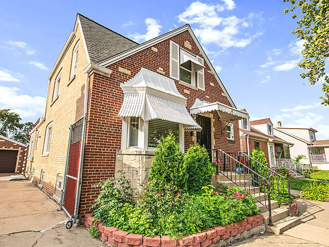 Property Photo:  6952 W Summerdale Avenue  IL 60656 
