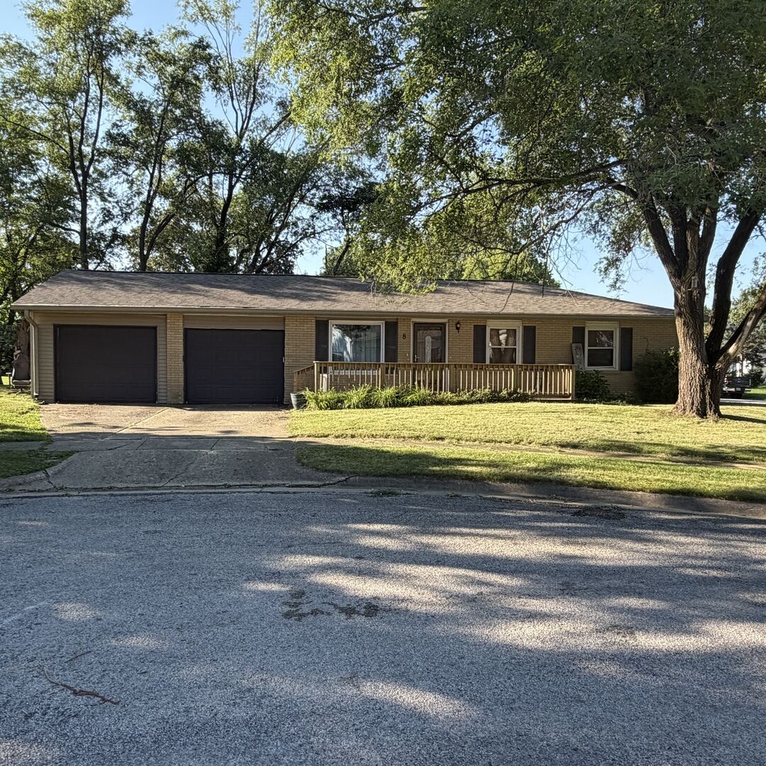 Property Photo: 8 Sandburg Court IL 61727