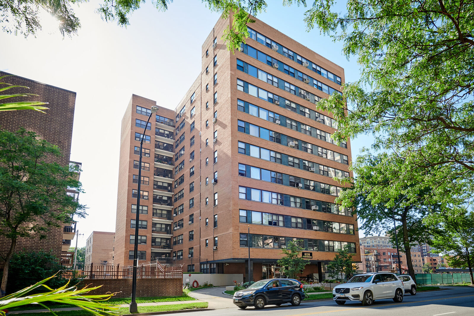 Property Photo: 6118 N Sheridan Road 707 IL 60660