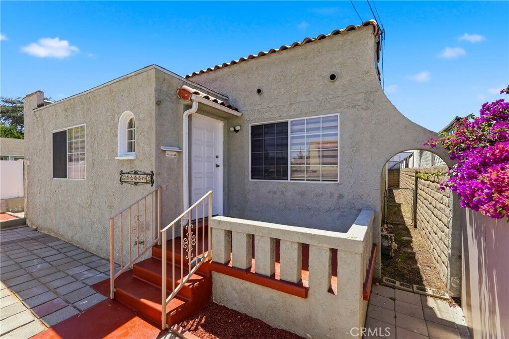 Property Photo:  26051 Governor  CA 90710 