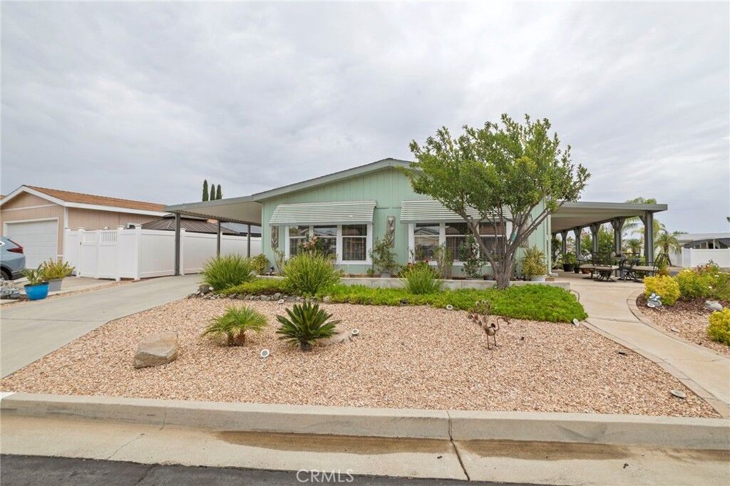 Property Photo:  38124 Calle Amigable  CA 92563 