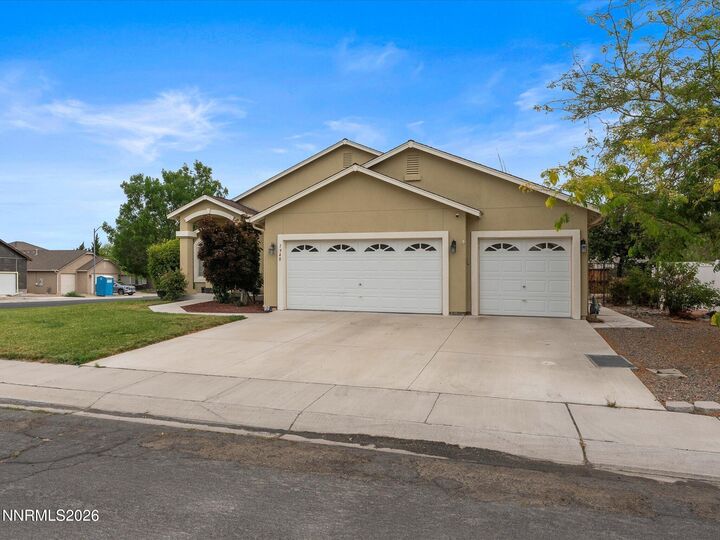 Property Photo: 1940 Four Iron Court NV 89408