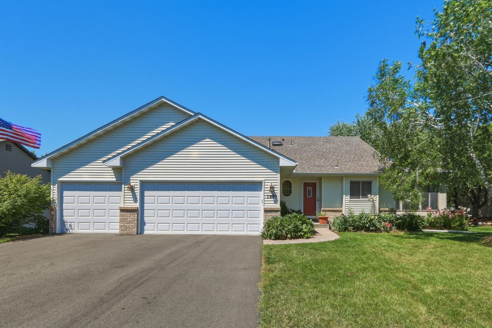 Property Photo:  1490 Mallard Place  MN 55387 