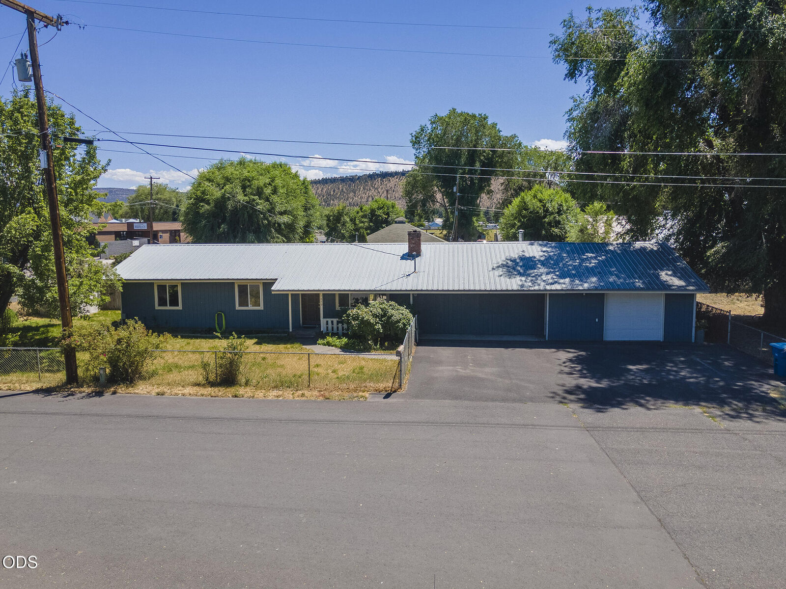 Property Photo: 1670 SE Mountain View Drive OR 97754