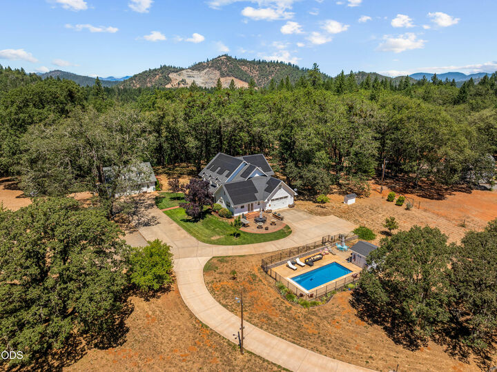 Property Photo: 438 Murphy Creek Road OR 97527