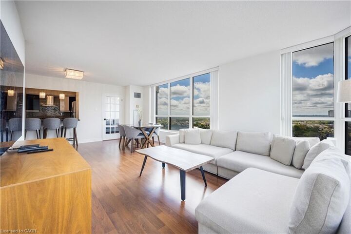 Property Photo:  55 Elm Drive W 2204  ON L5B 3Z3 