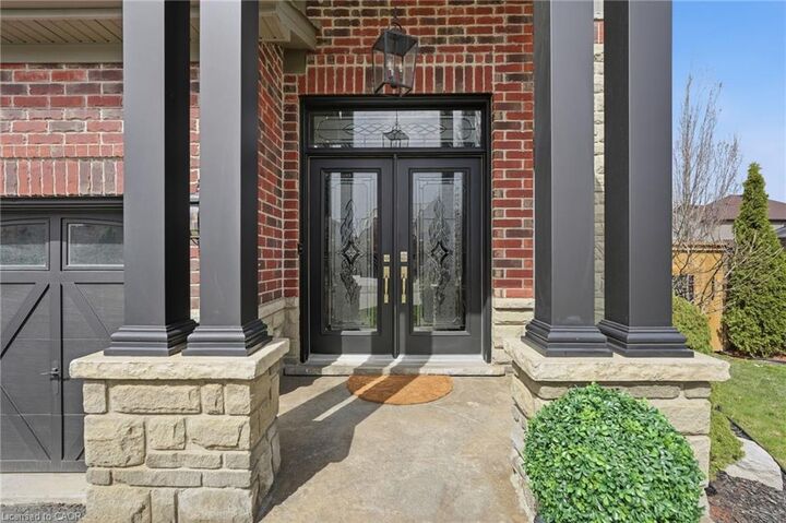Property Photo:  
